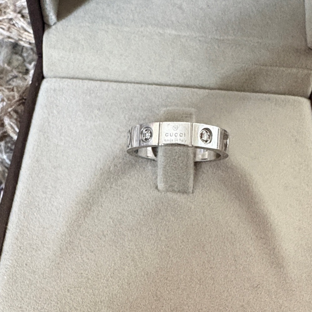 Gucci Icon 18K White Gold Band Ring with Diamonds - Picture 3 of 7